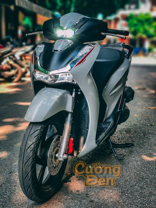 Honda SH Lắp Đèn Trợ Sáng HCL TS V3 90W: Gọn Nhẹ, Ánh Sáng Cắt Nét & Lắp Đặt Zin 100%